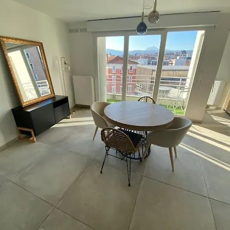 아파트 Splendide 70m2 Balcon + Parking